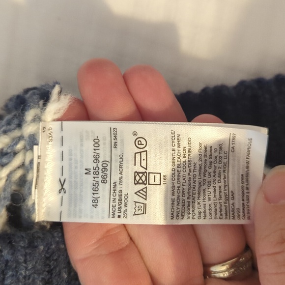 Men's Gap wool sweater, Size M - Picture 3 of 4